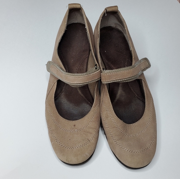 Aerosoles || Tan Leather Wedges Mary Jane - Picture 4 of 6